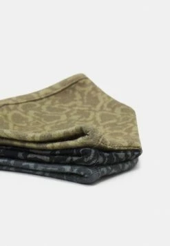 Nouveau 🔔 Zign 3 PACK UNISEX - Masque En Tissu - Black/olive /grey ⌛ 5 Nouveau 🔔 Zign 3 PACK UNISEX - Masque En Tissu - Black/olive /grey ⌛ -Pas Cher Zign Boutique 119629f71c8945e28c124a3fdb036dc3