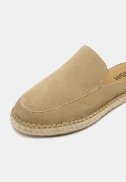 Meilleure vente 🥰 Zign UNISEX - Sabots - Beige ⭐ -Pas Cher Zign Boutique 2d73c900c38d45f08c4959e74ea63082