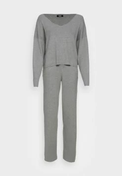 Meilleure vente 🌟 Zign SET V NECK AND PANT - Pullover - Mottled Grey ✔️ 8 Meilleure vente 🌟 Zign SET V NECK AND PANT - Pullover - Mottled Grey ✔️ -Pas Cher Zign Boutique 55df03e979d345fb9b71dd66f2dc8f19