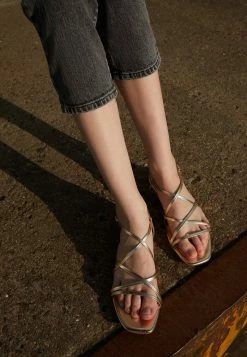 Grosses soldes ✔️ Zign LEATHER - 🩴 Sandales - Gold 🎁 12 Grosses soldes ✔️ Zign LEATHER - 🩴 Sandales - Gold 🎁 -Pas Cher Zign Boutique 628a2e734f214139a7c7141900b04bbd