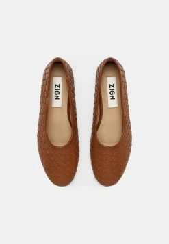 Les meilleures critiques de 💯 Zign Ballerines - Cognac 😉 12 Les meilleures critiques de 💯 Zign Ballerines - Cognac 😉 -Pas Cher Zign Boutique 8692c8b7060d4ce6afecf0b227287e8d