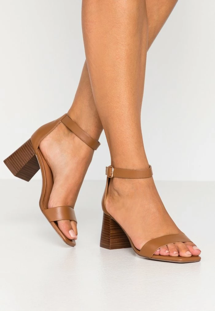 Top 10 🛒 Zign 🩴 Sandales - Cognac 🌟 1 Top 10 🛒 Zign 🩴 Sandales - Cognac 🌟