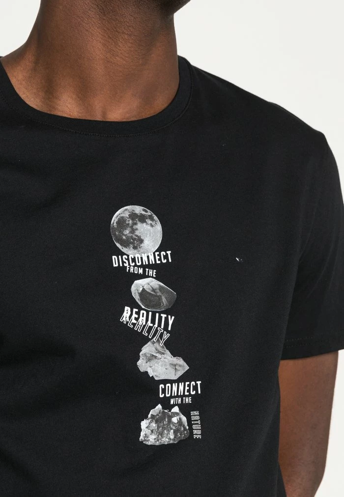 Offres 😍 Zign GRAPHIC T-SHIRT - T-shirt Imprimé - Black 🎉 5 Offres 😍 Zign GRAPHIC T-SHIRT - T-shirt Imprimé - Black 🎉 – Image 5