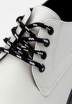 Vente flash 🎁 Zign UNISEX - Chaussures à Lacets - White 🥰 -Pas Cher Zign Boutique da7713e99a1a4294b64097839ba250db